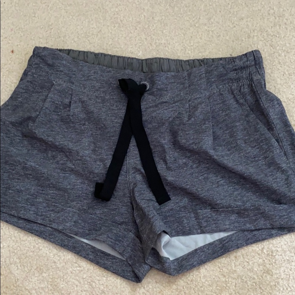 Lululemon tie cuff shorts